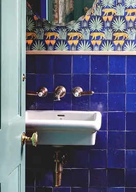 Bathroom walls with electric blue zellige tiles